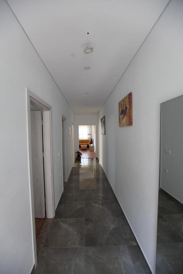 Mane Apartments ساراندا المظهر الخارجي الصورة