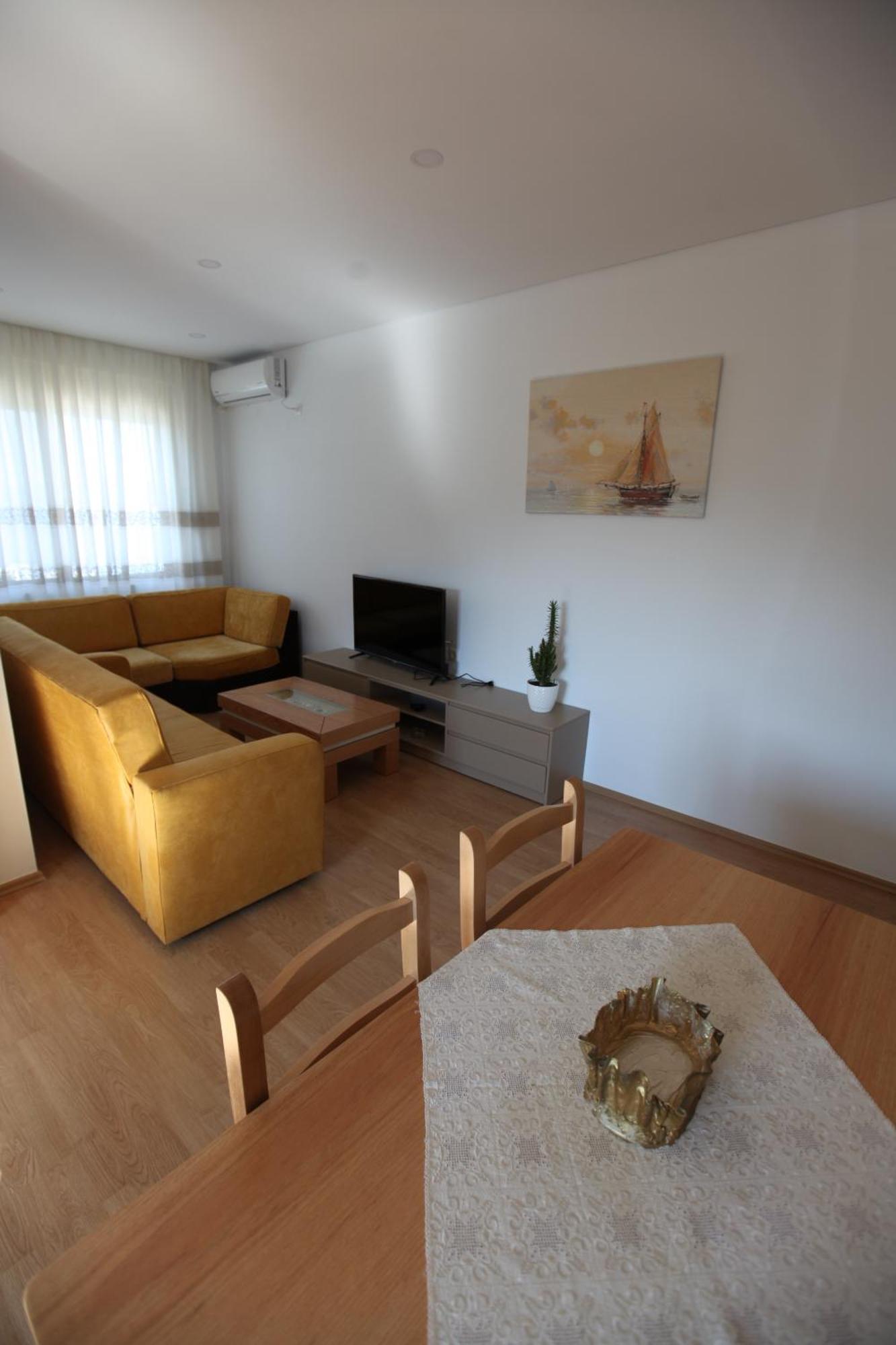 Mane Apartments ساراندا المظهر الخارجي الصورة