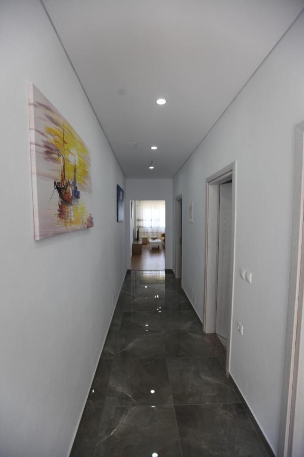 Mane Apartments ساراندا المظهر الخارجي الصورة
